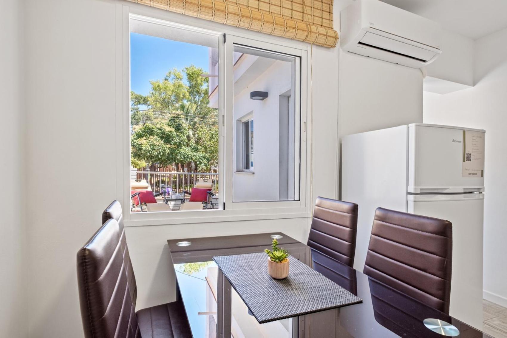 Apartamento En La Playa Con Terraza Malaga Bagian luar foto