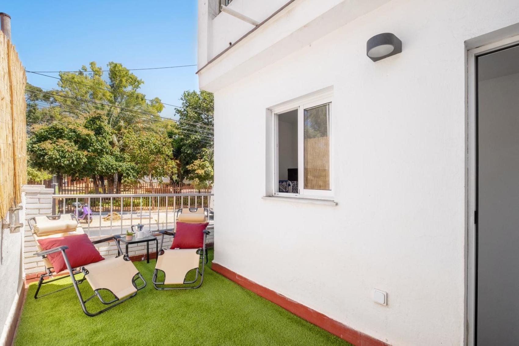 Apartamento En La Playa Con Terraza Malaga Bagian luar foto