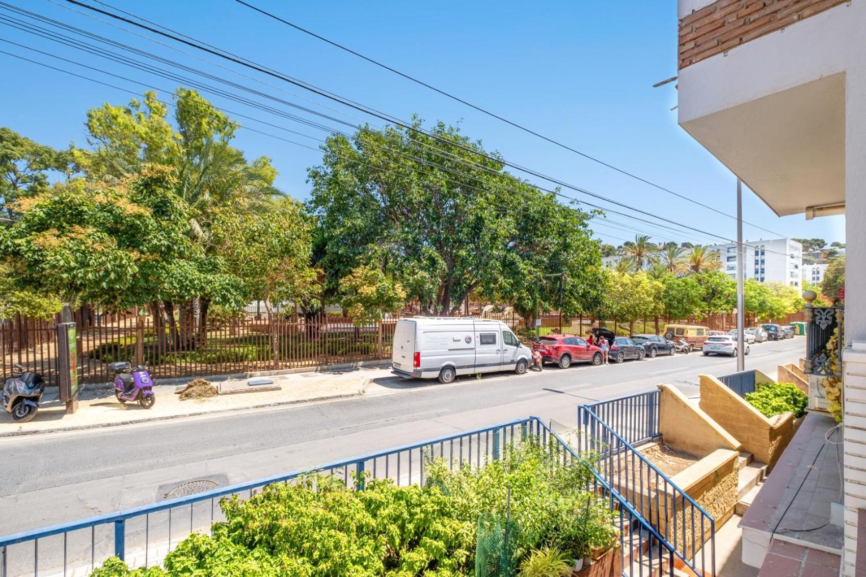 Apartamento En La Playa Con Terraza Malaga Bagian luar foto