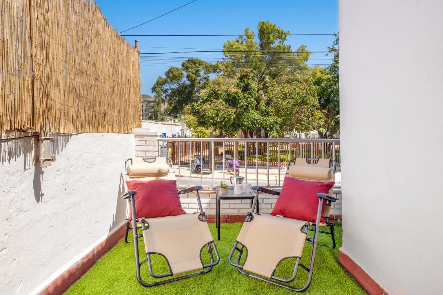 Apartamento En La Playa Con Terraza Malaga Bagian luar foto
