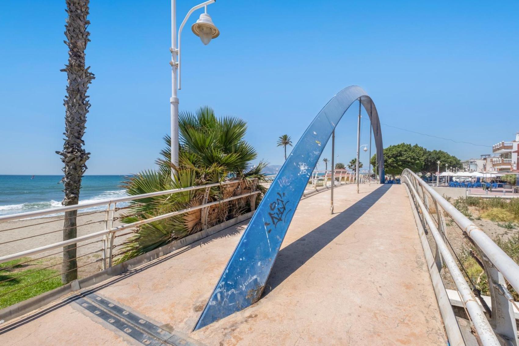 Apartamento En La Playa Con Terraza Malaga Bagian luar foto