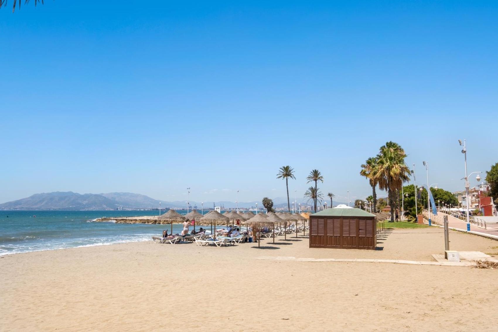 Apartamento En La Playa Con Terraza Malaga Bagian luar foto