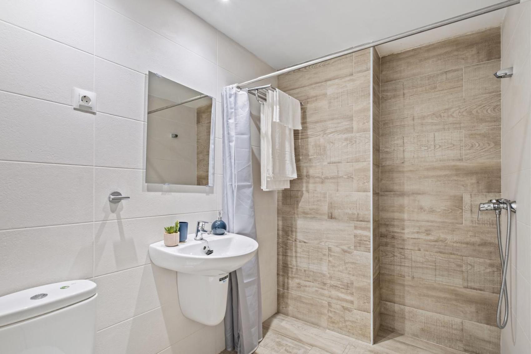 Apartamento En La Playa Con Terraza Malaga Bagian luar foto
