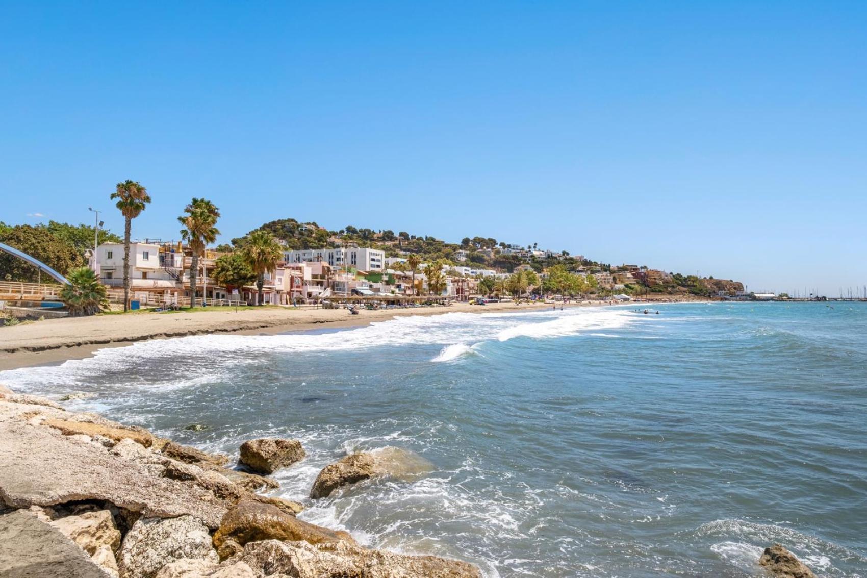 Apartamento En La Playa Con Terraza Malaga Bagian luar foto