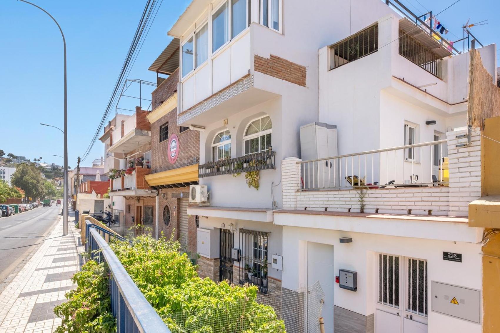 Apartamento En La Playa Con Terraza Malaga Bagian luar foto